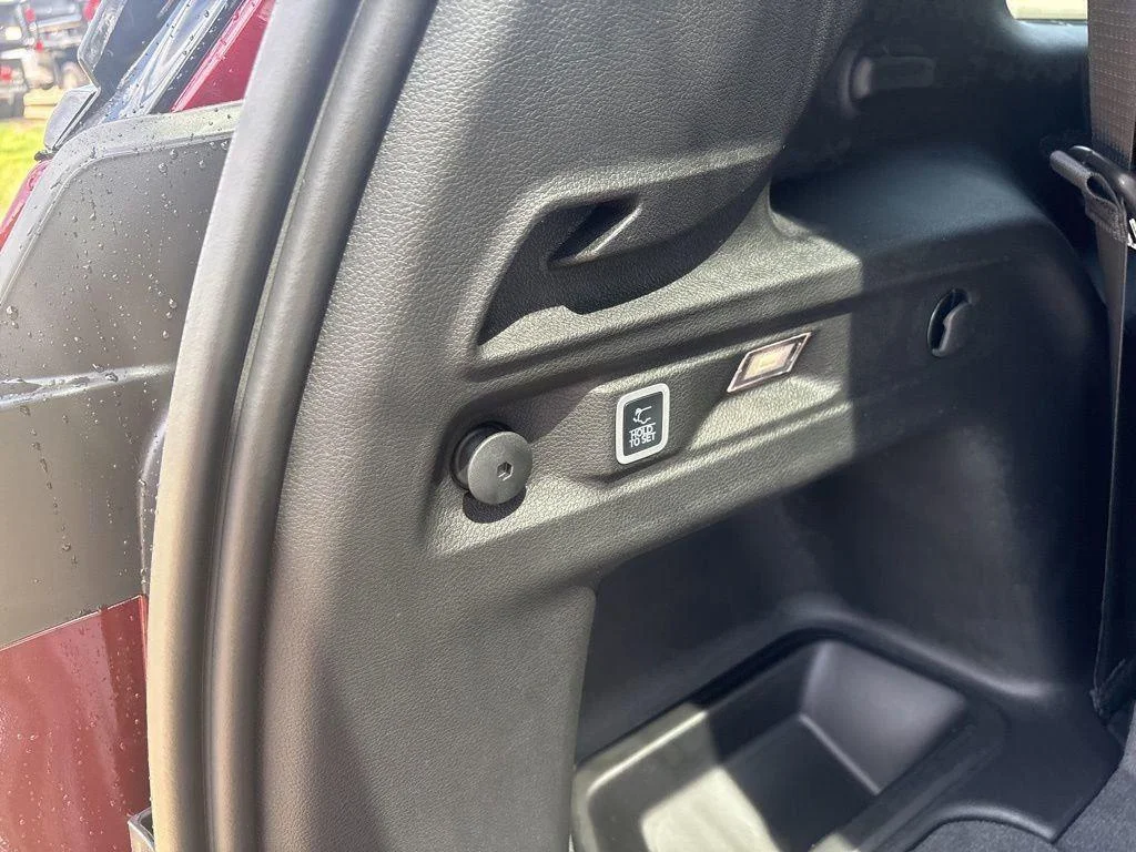 New 2026 Velvet Red Pearlcoat Jeep Laredo Altitude image 12