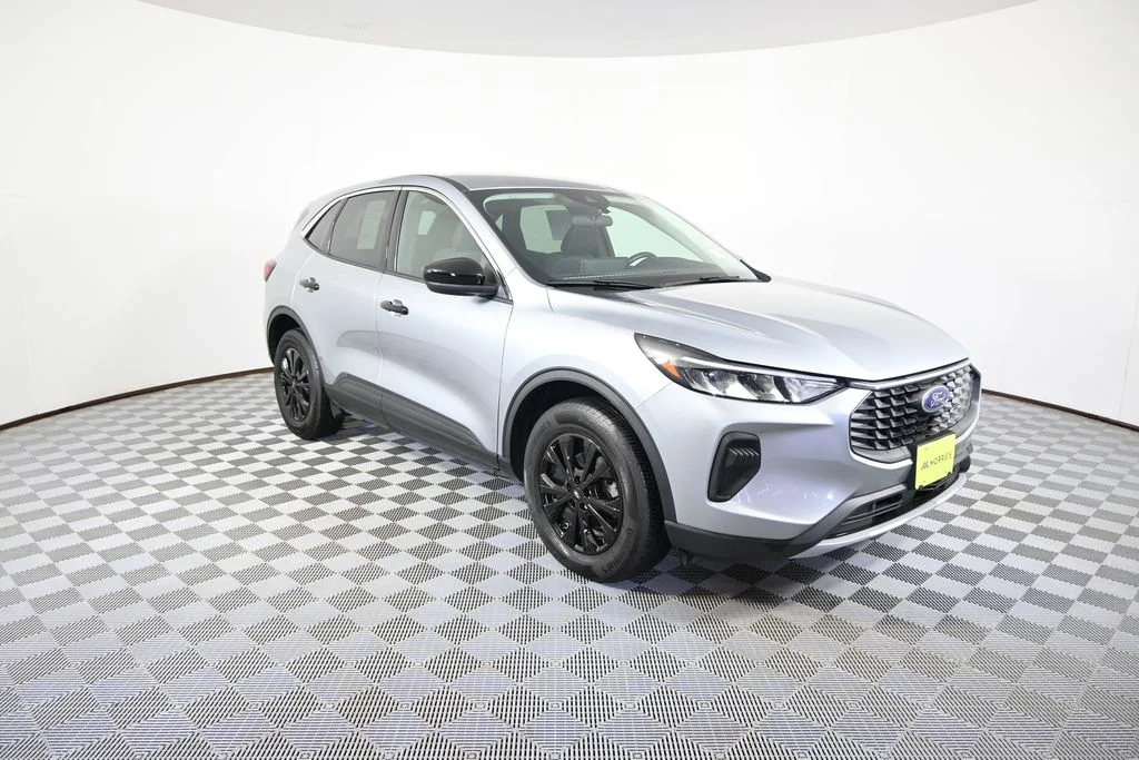 Used 2023  Ford Active image 9