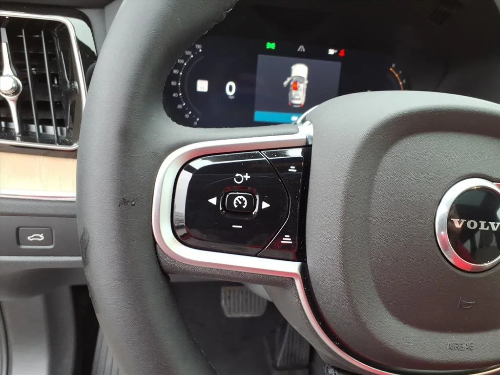 2026 Volvo XC60 Plus - Photo 15