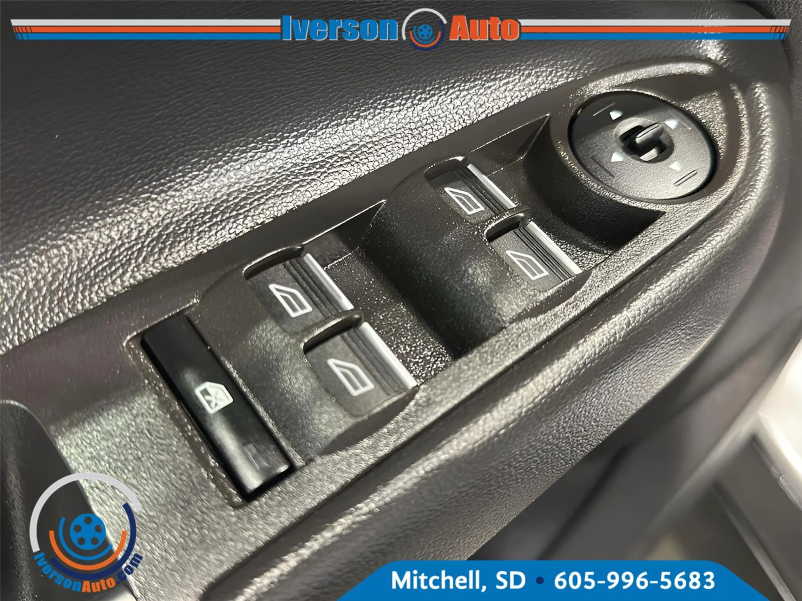 Used 2019 Ingot Silver Ford SEL image 14