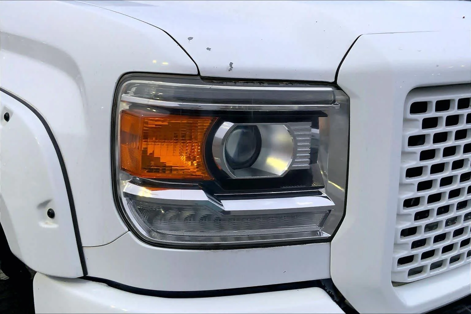 Used 2016 Summit White GMC Denali image 24