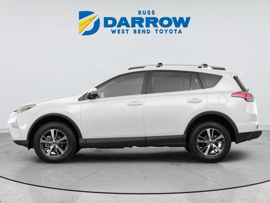 Used 2018 White Toyota XLE image 2