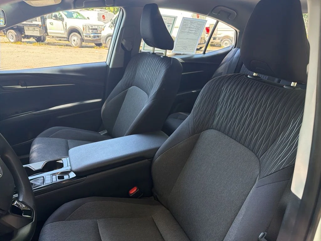 Used 2025 White Toyota LE image 16
