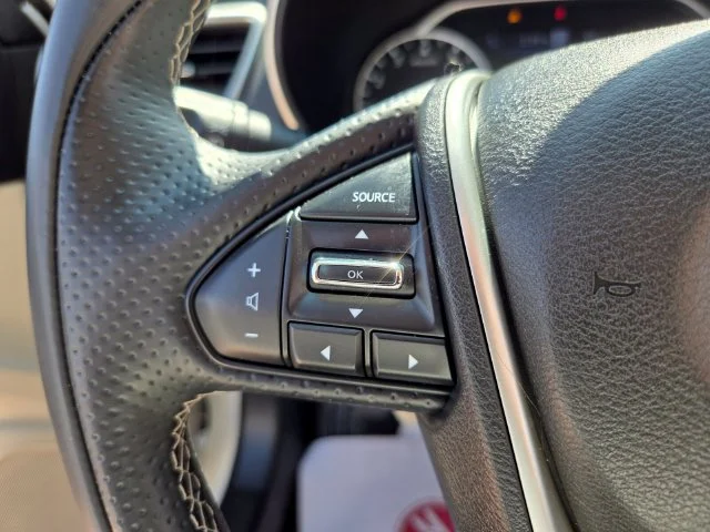 Used 2023 White Nissan Platinum image 32