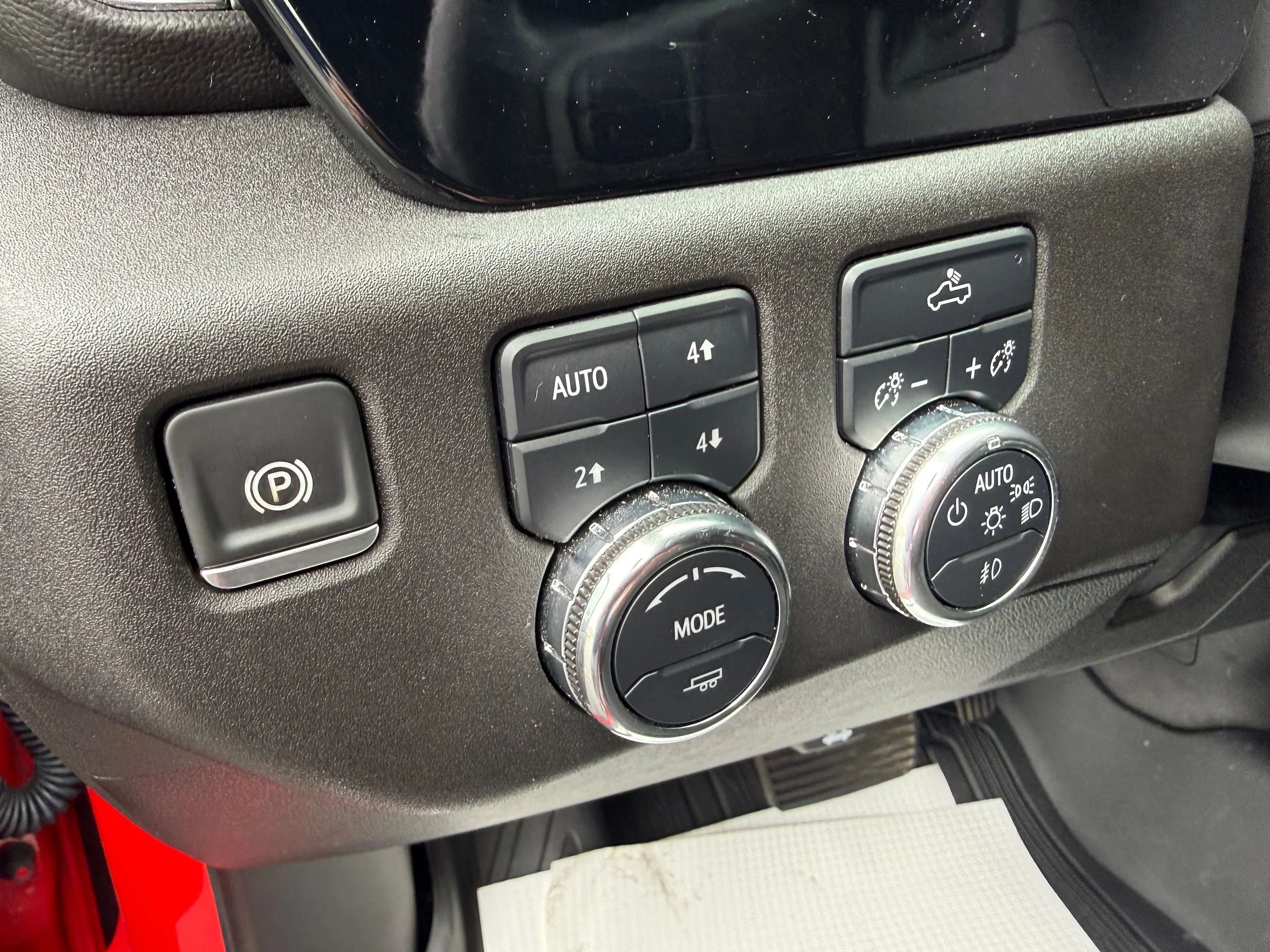 Used 2024 Red GMC Elevation image 17