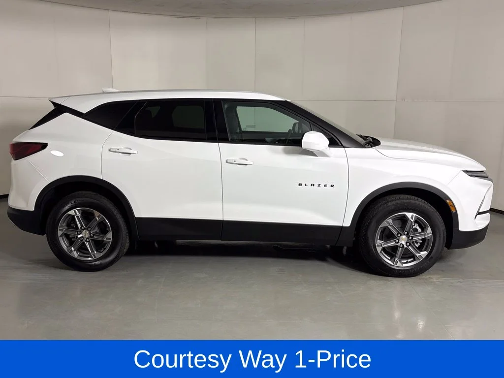 Used 2026 White Chevrolet LT image 12