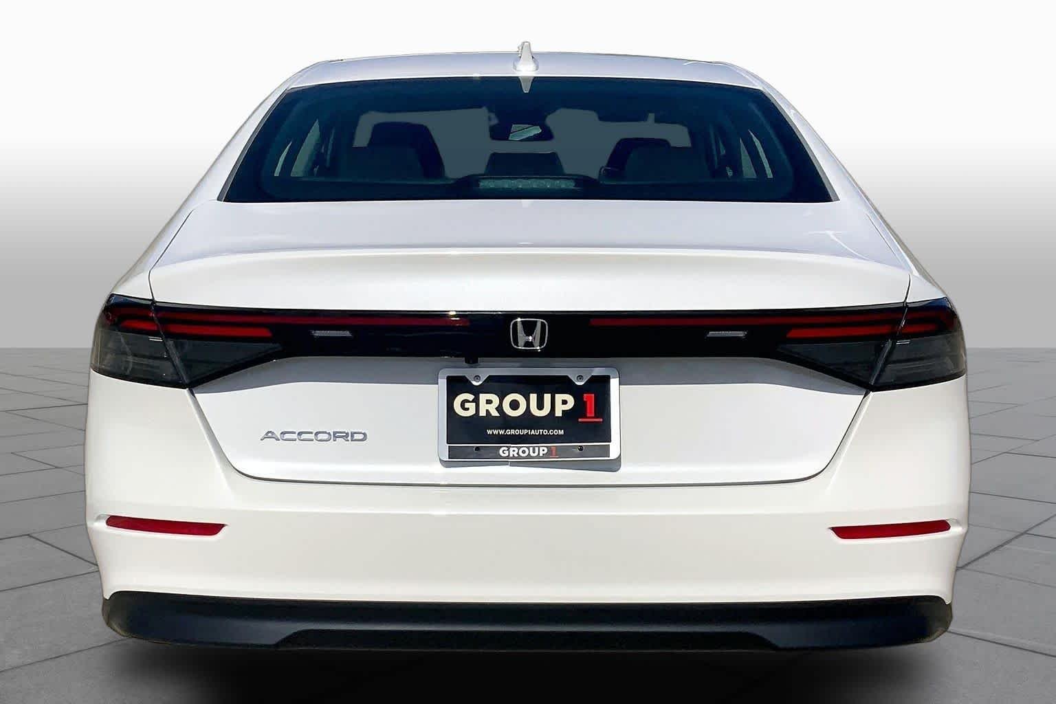 Used 2026 Platinum White Pearl Honda LX image 4