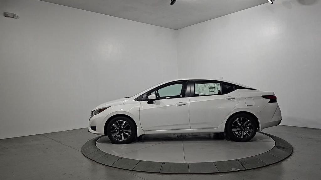 2025 Nissan Versa 1.6 SV photo 2