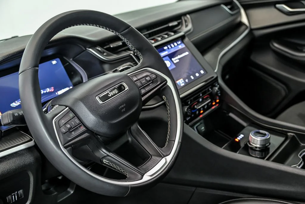 Used 2024 White Jeep Altitude X image 16