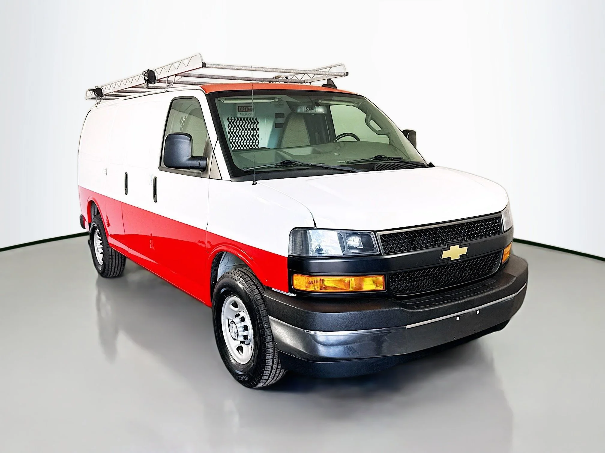 Used 2018 Summit White Chevrolet Work Van image 1