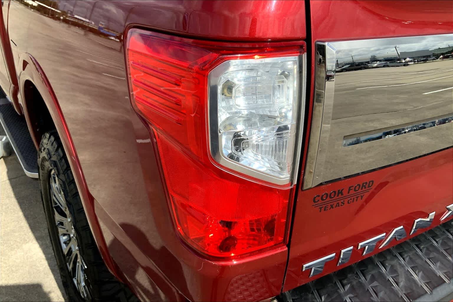 Used 2016  Nissan Platinum Reserve image 26