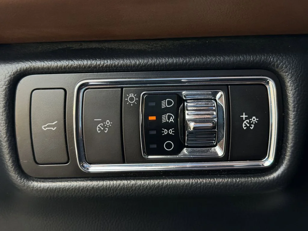 Used 2023 White Lincoln Reserve image 23