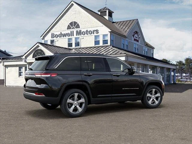 New 2026 Diamond Black Crystal Pearlcoat Jeep Limited image 4
