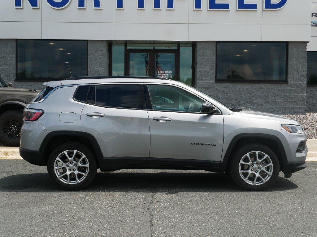 2022 Jeep Compass Latitude Lux
