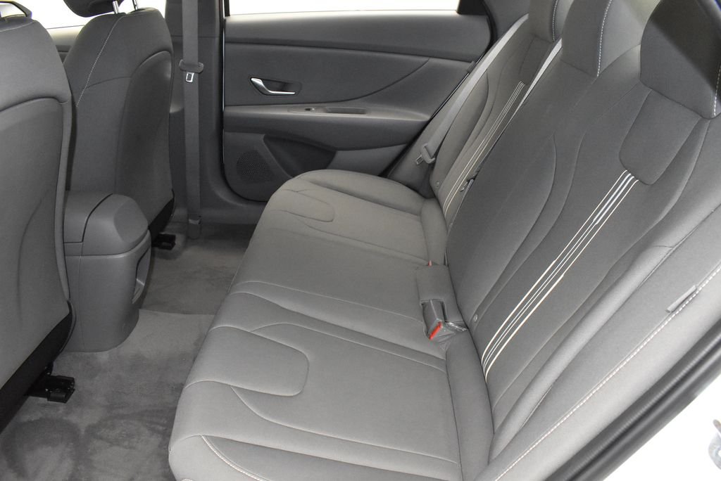 Used 2024 White Hyundai SEL image 29