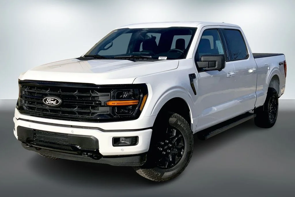 New 2026 Oxford White Ford XLT image 2