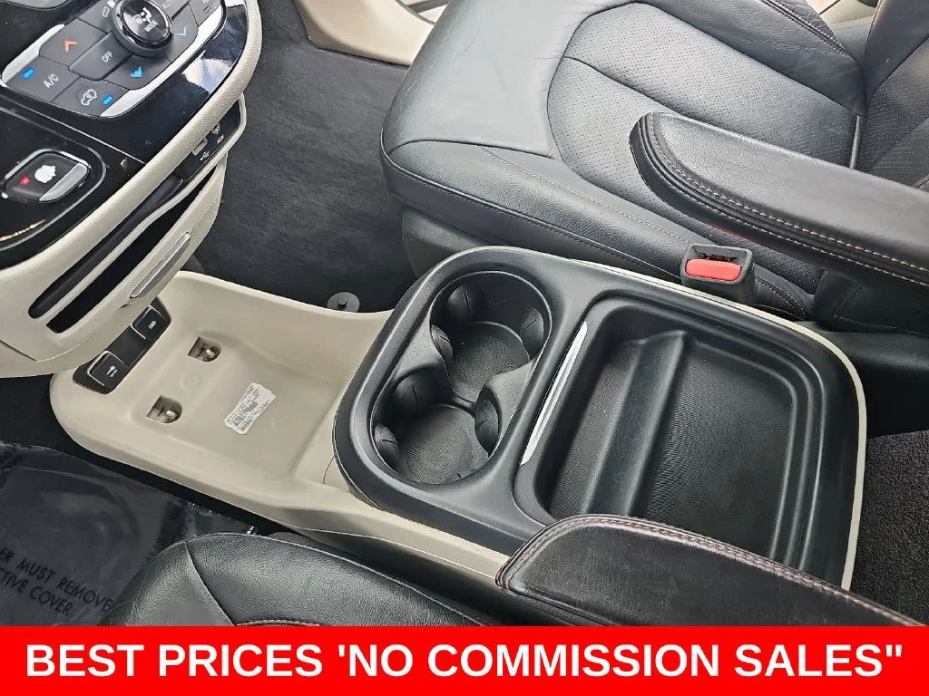 Used 2018 White Chrysler Touring L image 24
