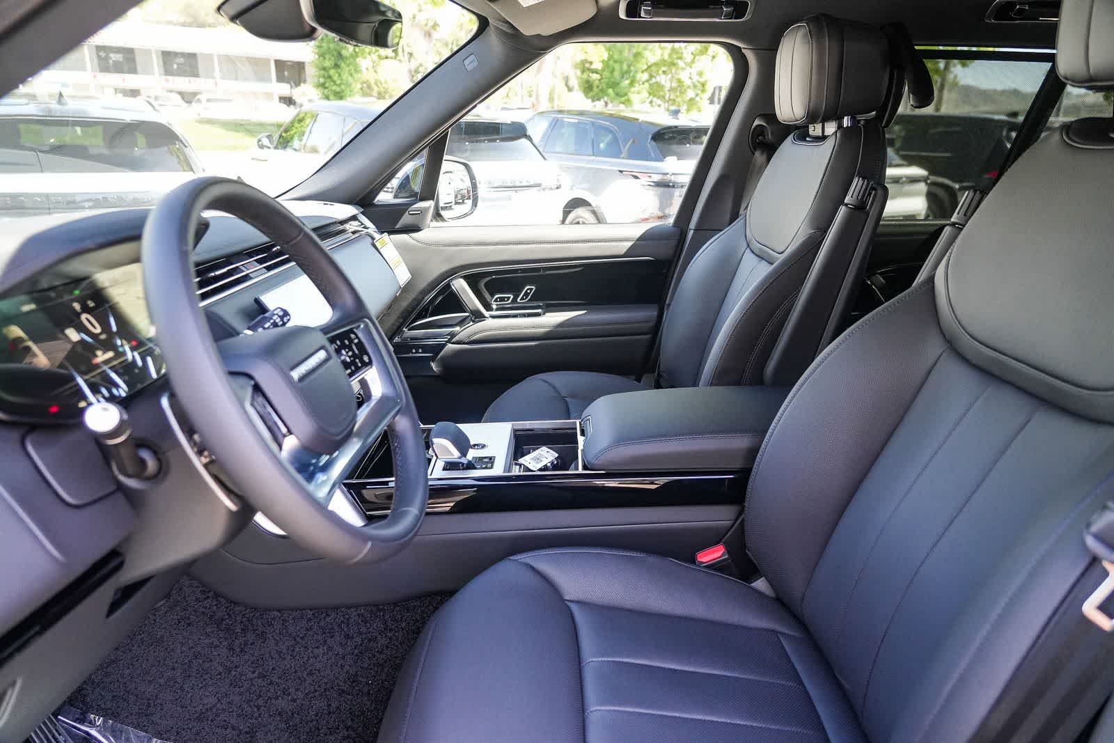 New 2026 Santorini Black Land Rover SE image 17
