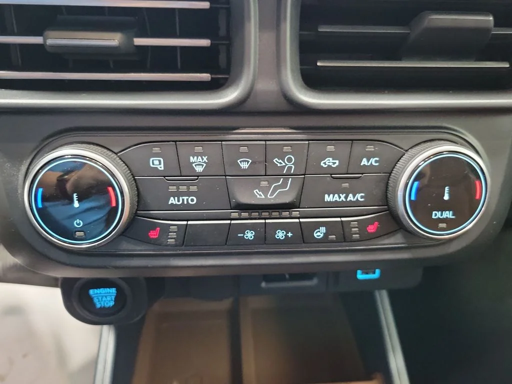 Used 2024  Ford Lariat image 38