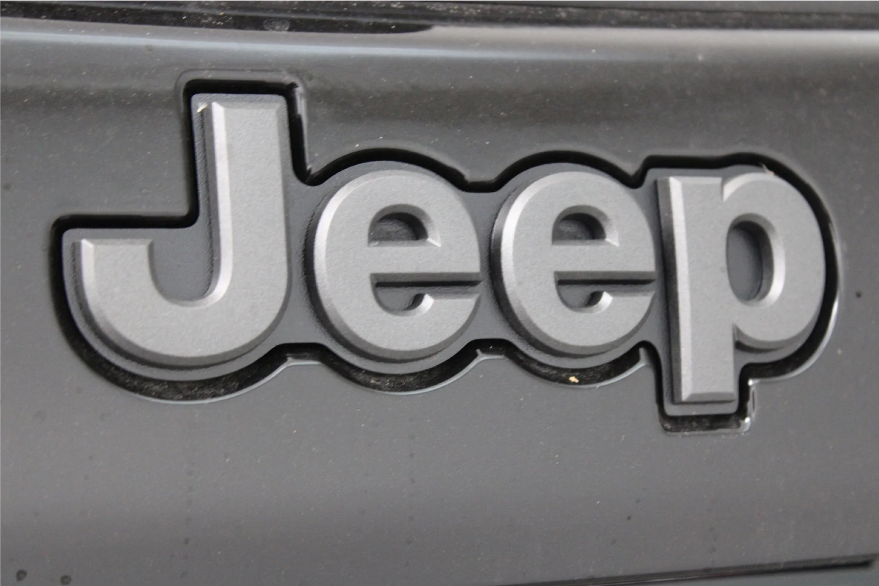 New 2026 Diamond Black Crystal Pearl-Coat Exterior Paint Jeep Latitude Altitude 4x4 image 17