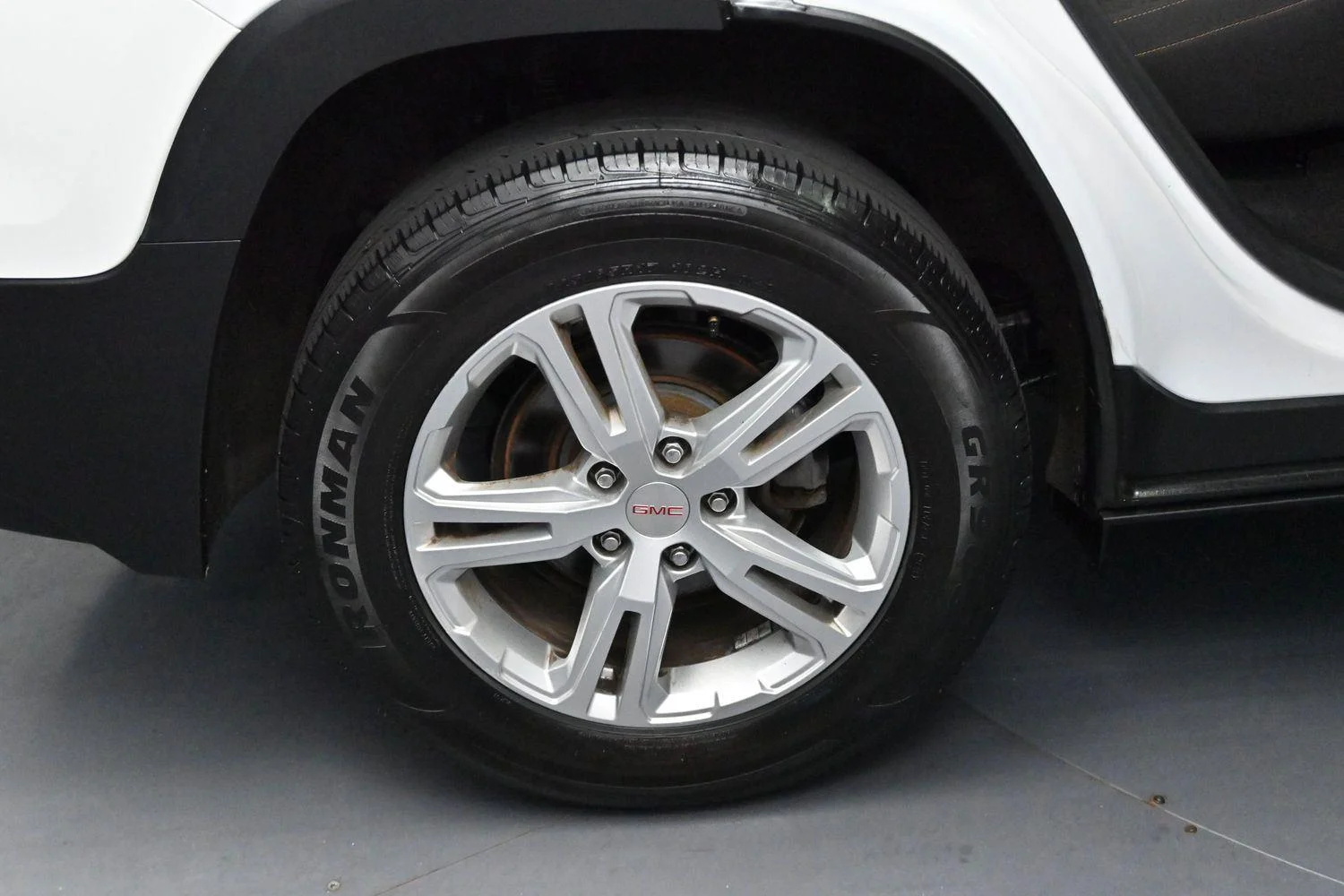 Used 2020 Summit White GMC SLE image 32