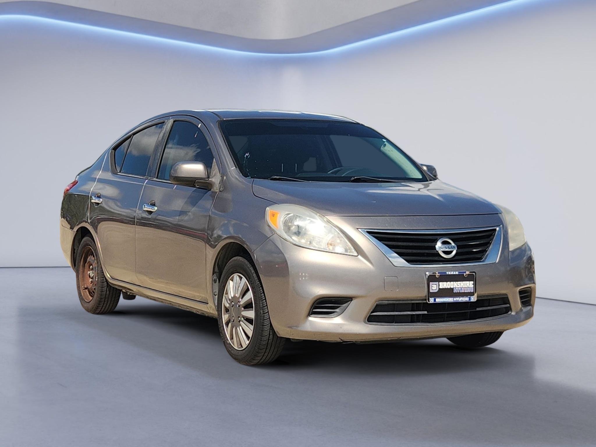 Used 2014 Titanium Nissan SV image 3