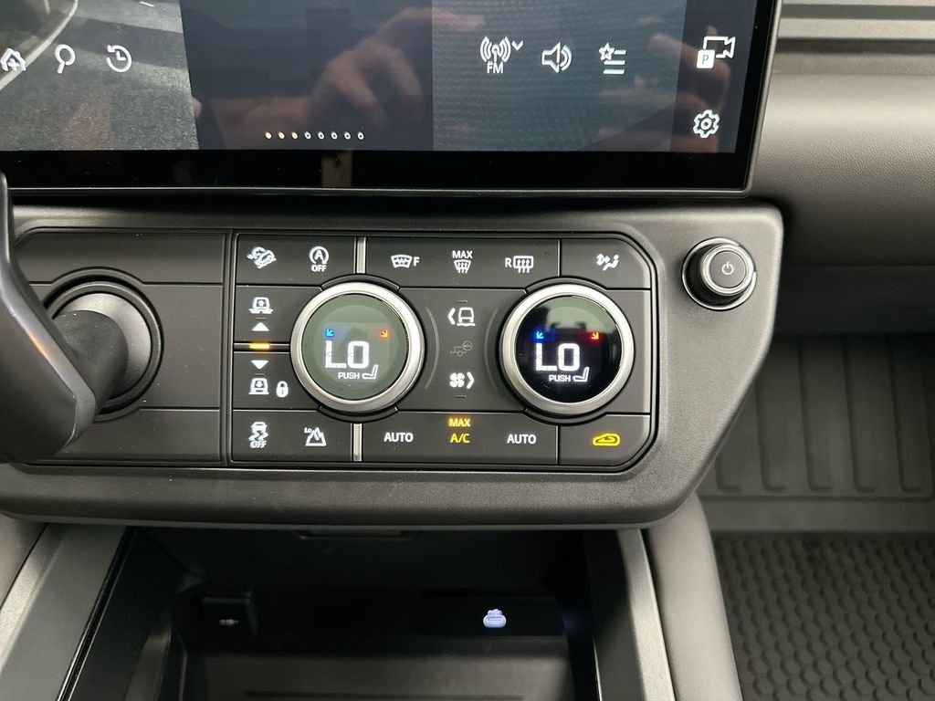 New 2026 Fuji White Land Rover X-Dynamic SE image 13