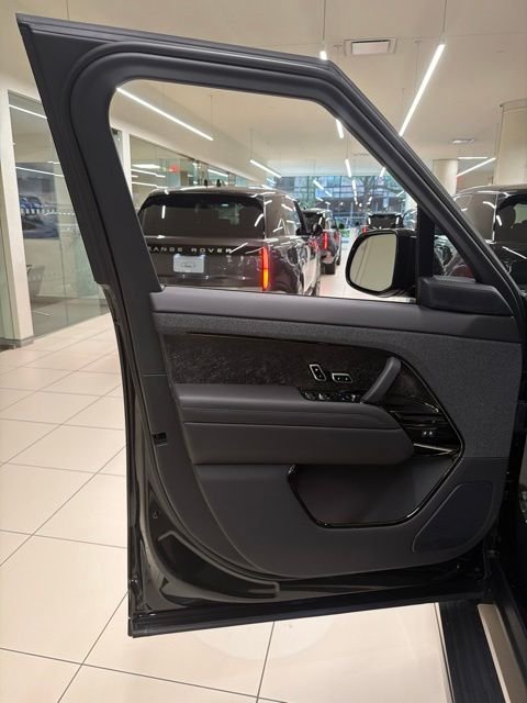 New 2027 Santorini Black Land Rover  image 7