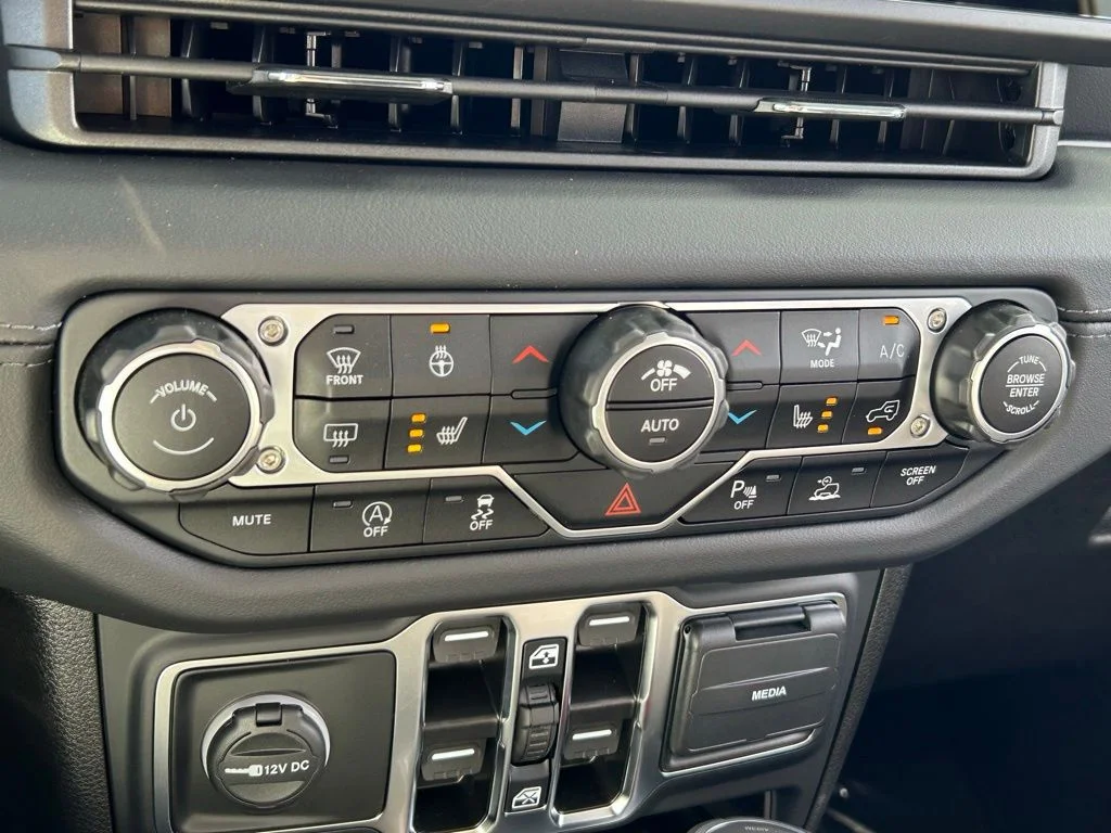 Used 2024 Blue Jeep Sahara image 41