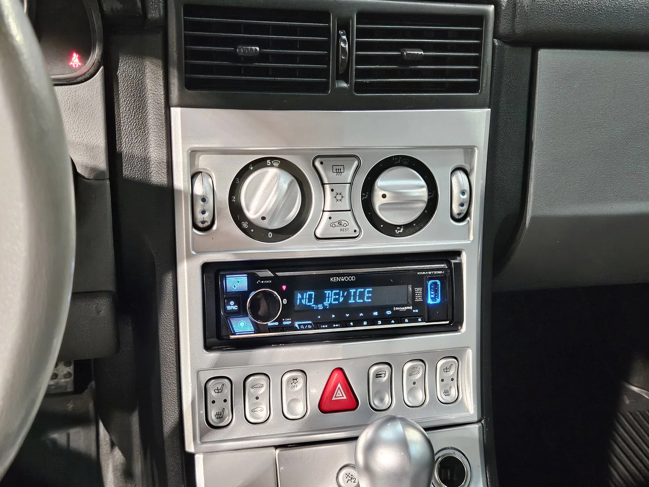 Used 2004 Black Chrysler  image 20