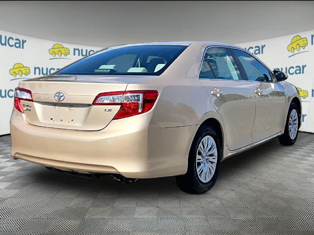 Used 2012  Toyota LE image 6