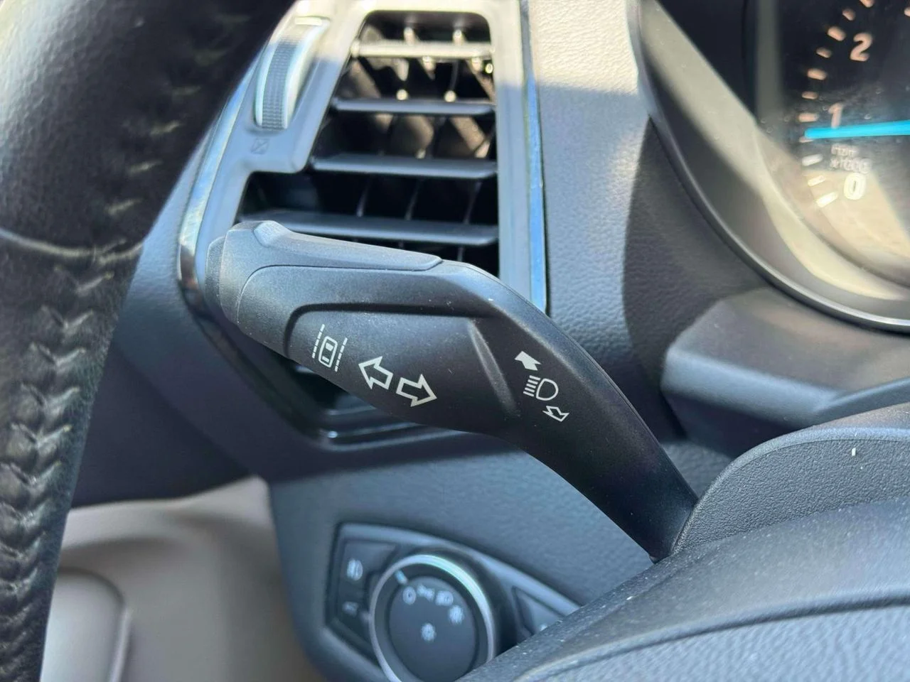 Used 2019 White Platinum Clearcoat Metallic Ford Titanium image 26