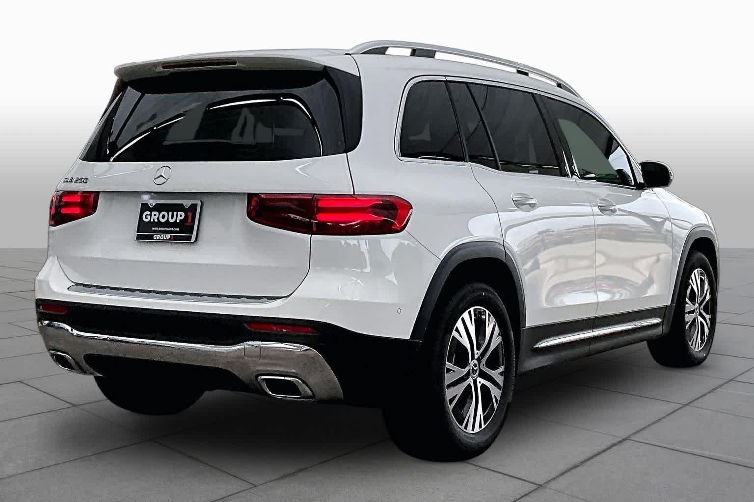 Certified Used 2025 Polar White Mercedes-Benz GLB 250 image 13