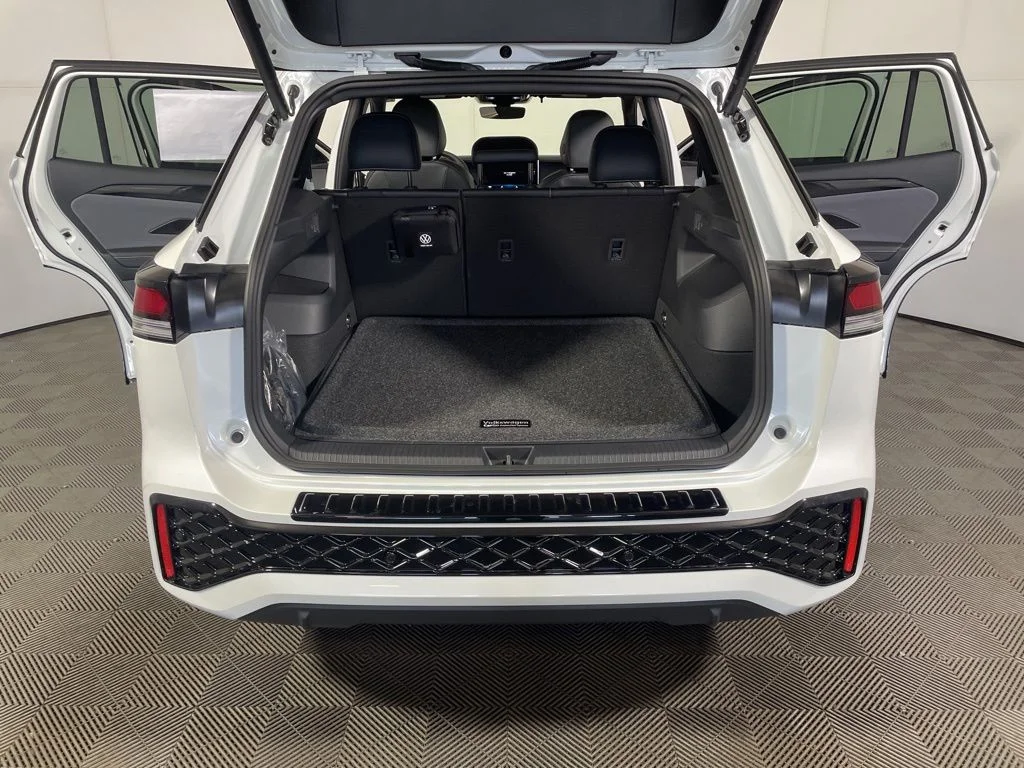New 2026 White/off-white Volkswagen 2.0T SE R-Line Black image 21