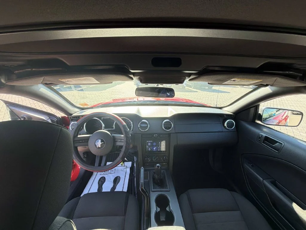 Used 2006  Ford GT Deluxe image 25