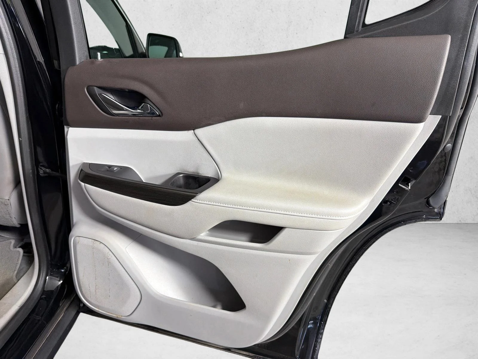 Used 2022 White GMC SLT image 18