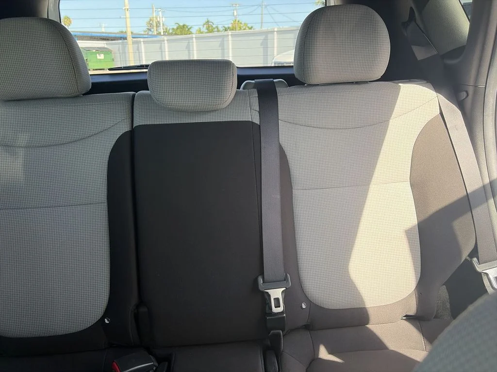 Used 2018 White Kia Base image 13