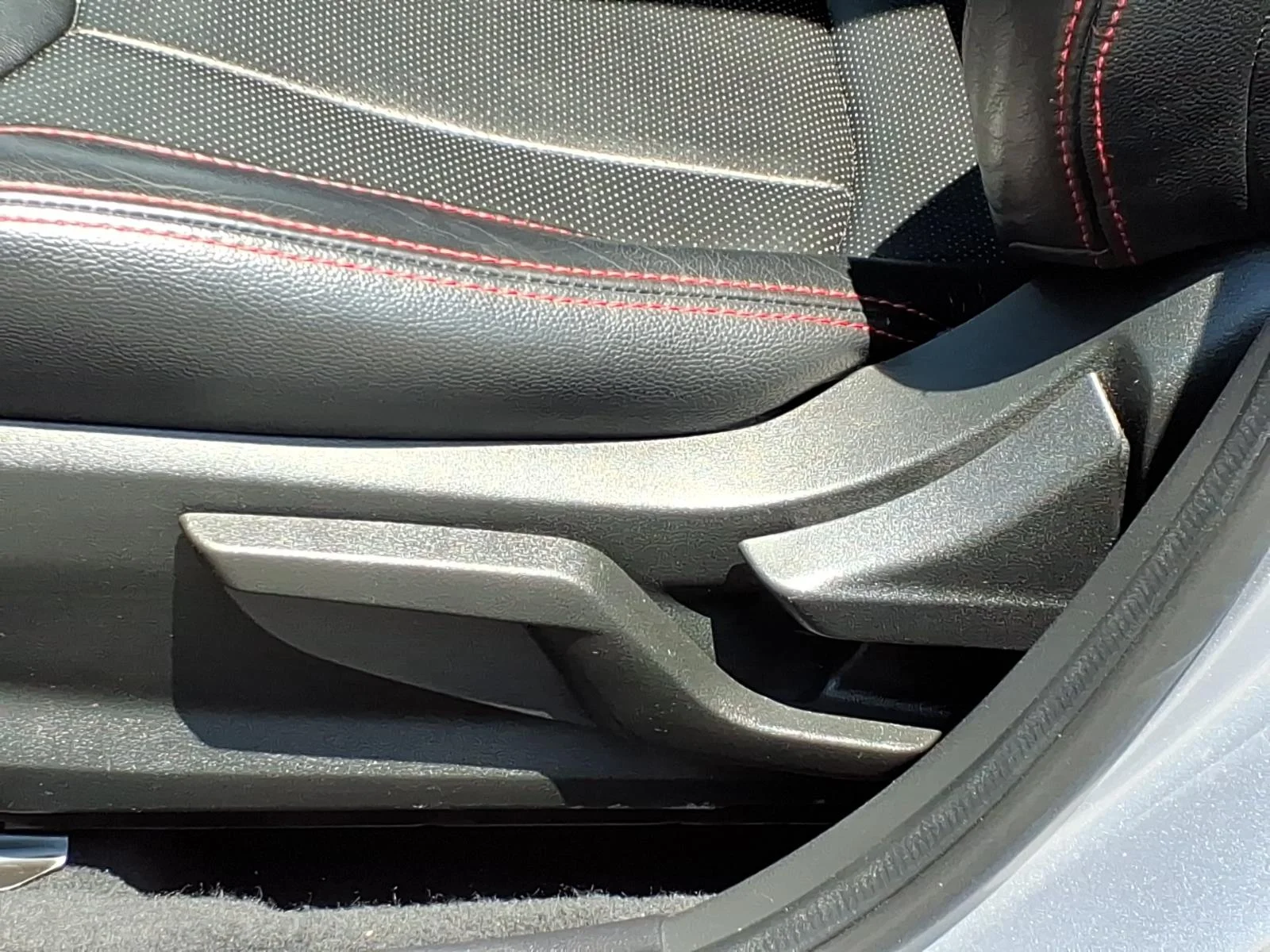 Used 2023 Silver Subaru  image 14