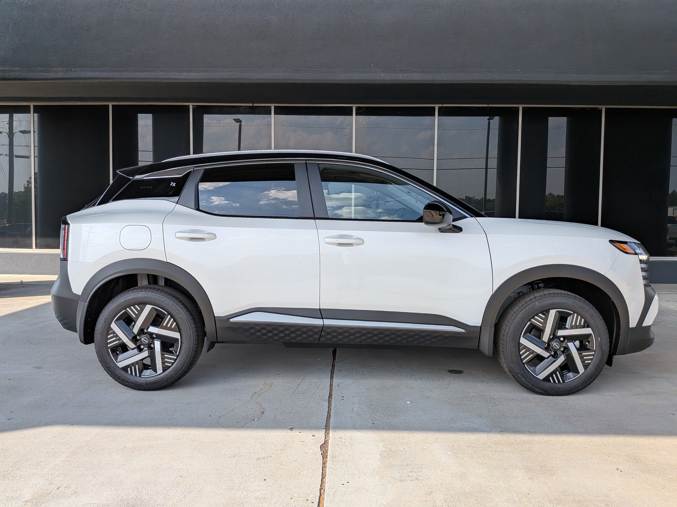 New 2026 Aspen White TriCoat / Super Black Two-tone Nissan SV image 2