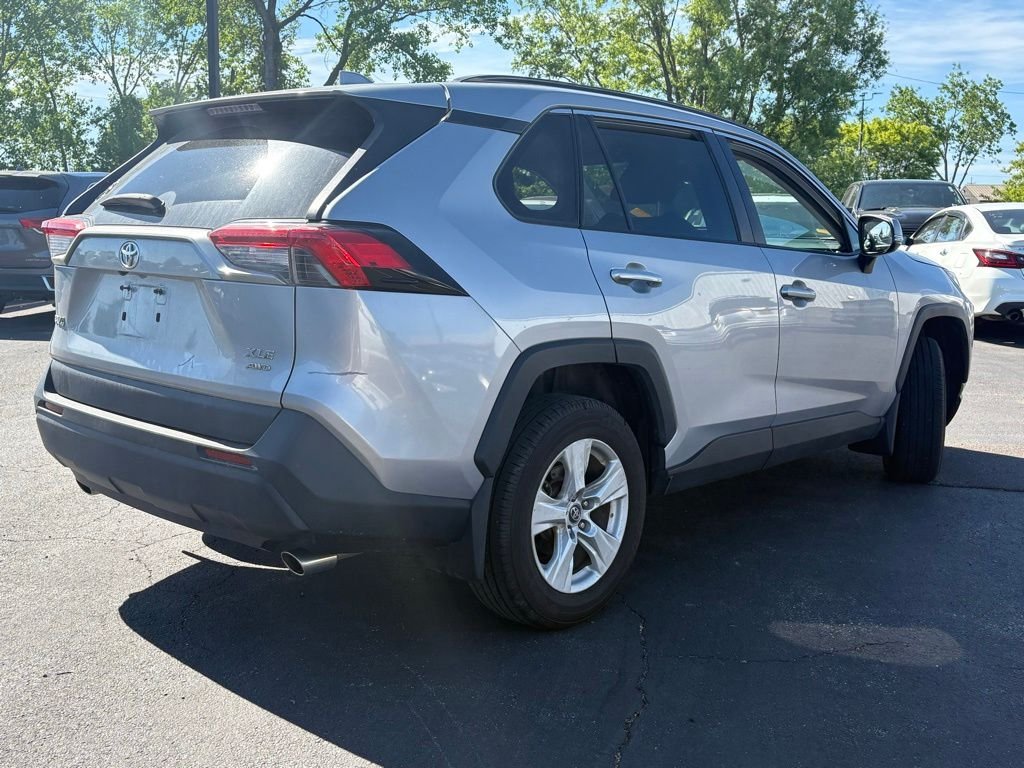 Used 2021 Silver Toyota XLE image 5