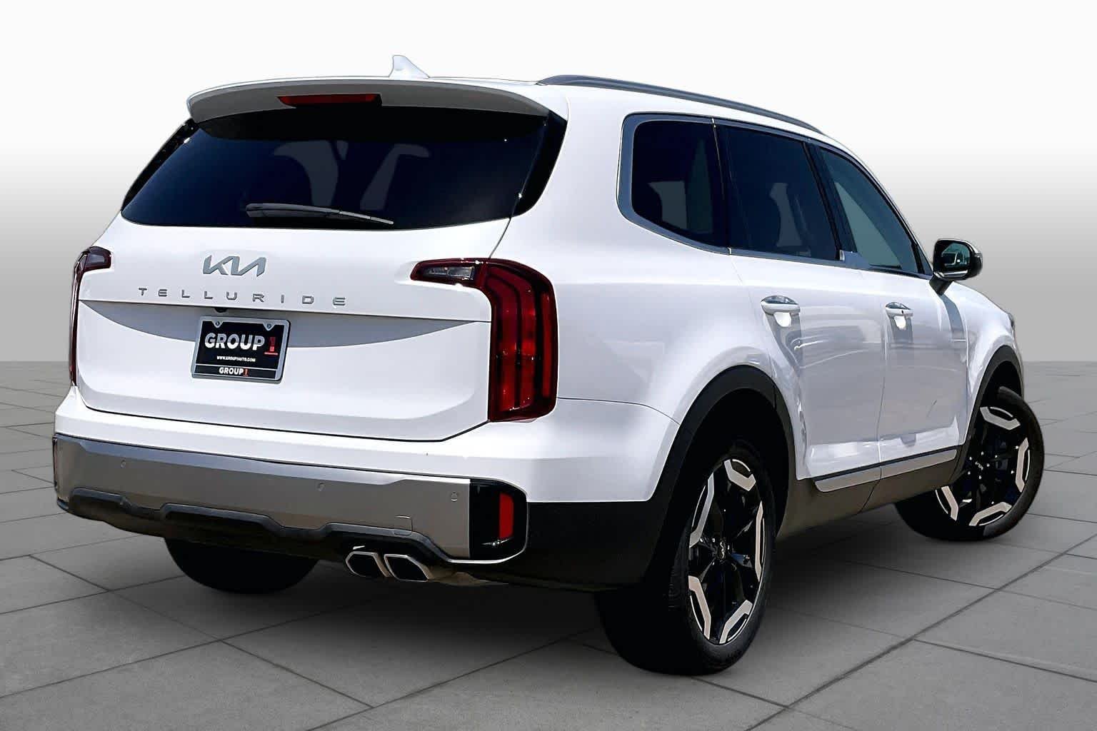 Used 2025 Glacial White Pearl Kia S image 11