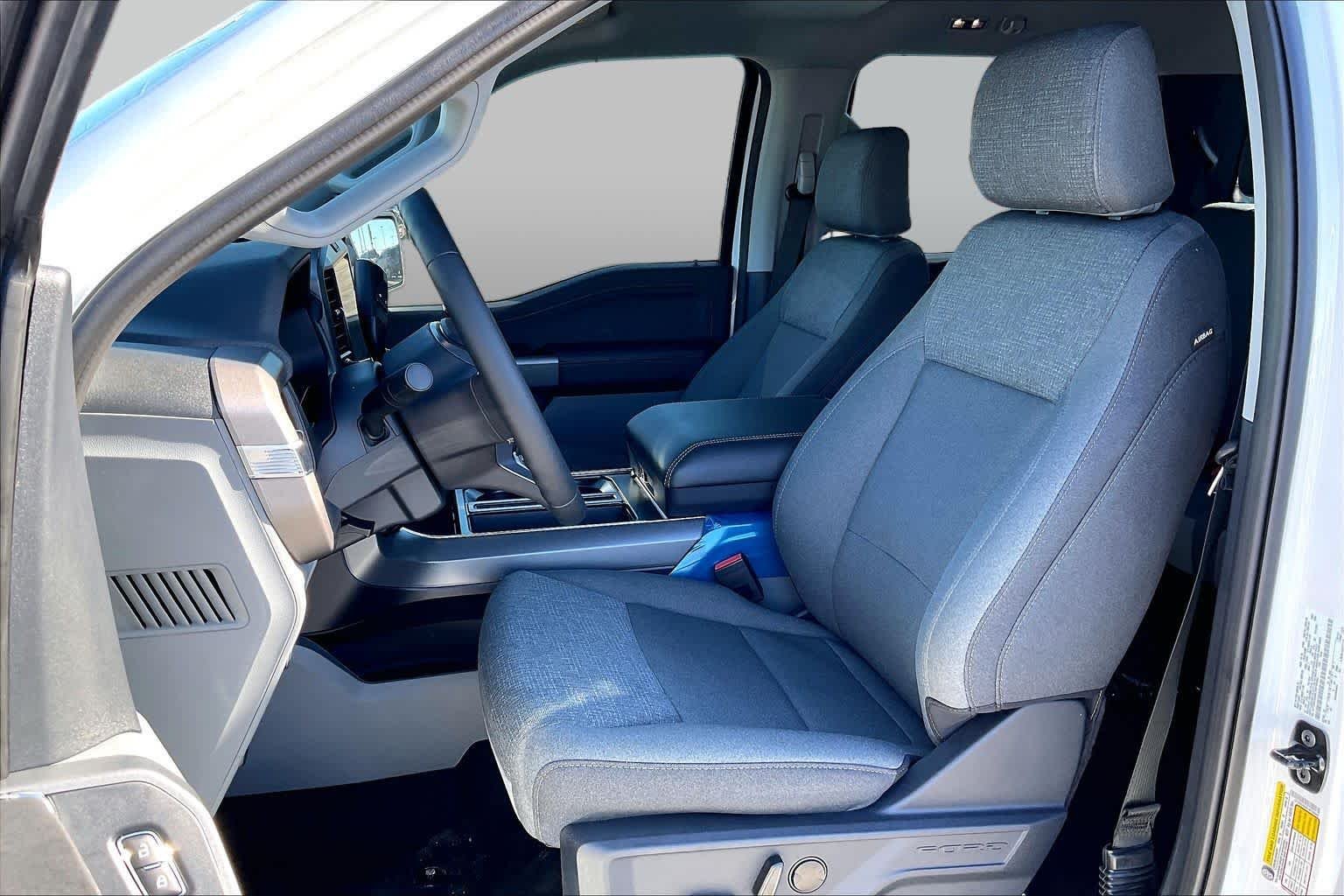 New 2026 Oxford White Ford XLT image 7