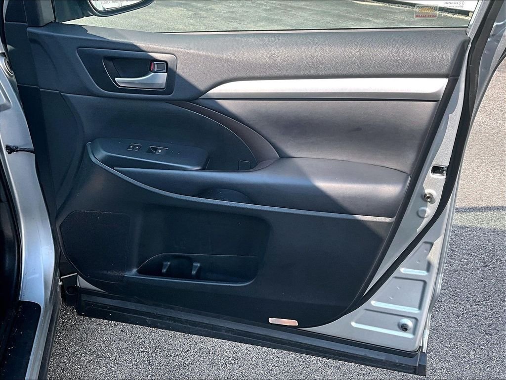 Used 2019 Celestial Silver Metallic Toyota XLE image 11