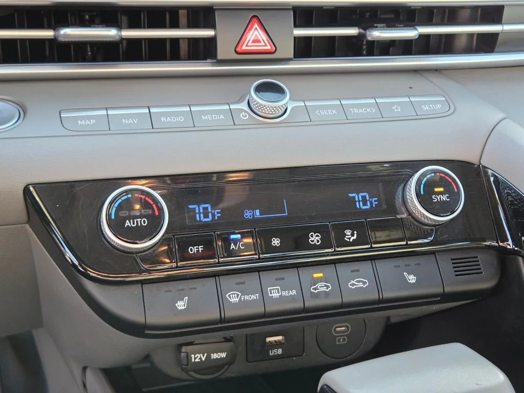 Used 2025 Red Hyundai SEL Convenience image 32
