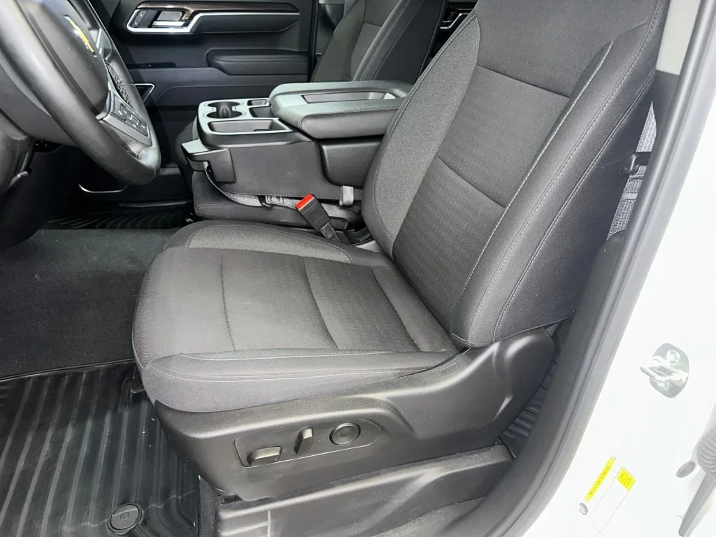 Certified Used 2025 Summit White Chevrolet LT image 5