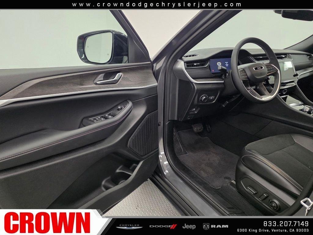 New 2026 Baltic Gray Metallic Clearcoat Jeep Laredo image 14
