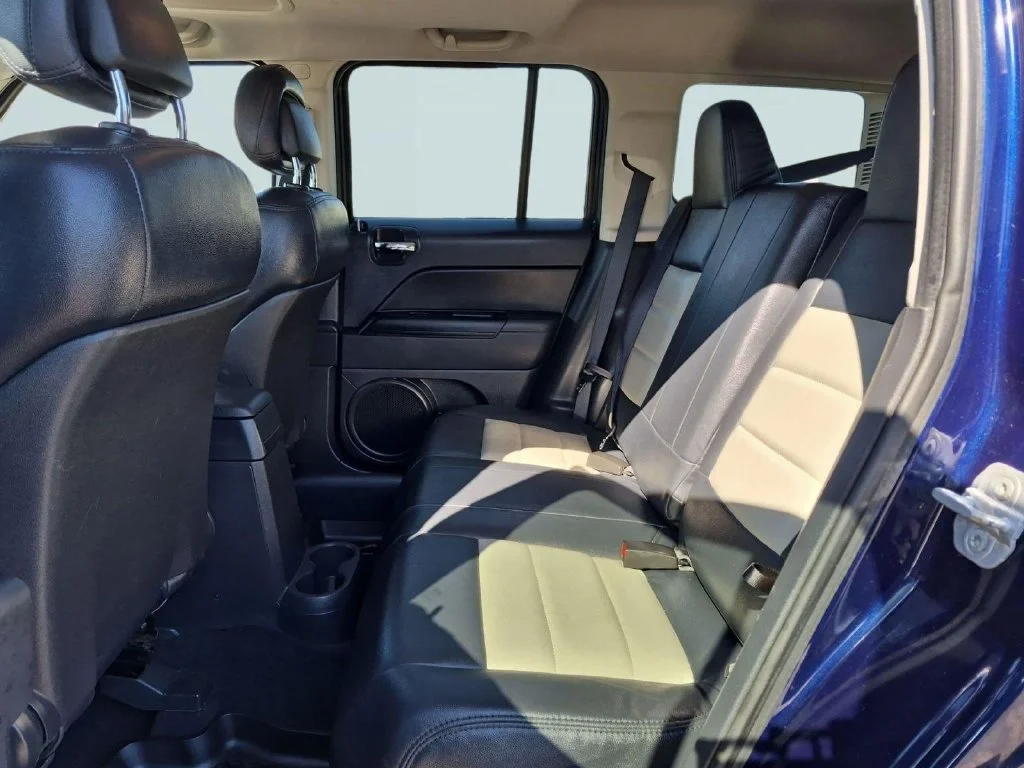 Used 2012 True Blue Pearlcoat Jeep Latitude image 21