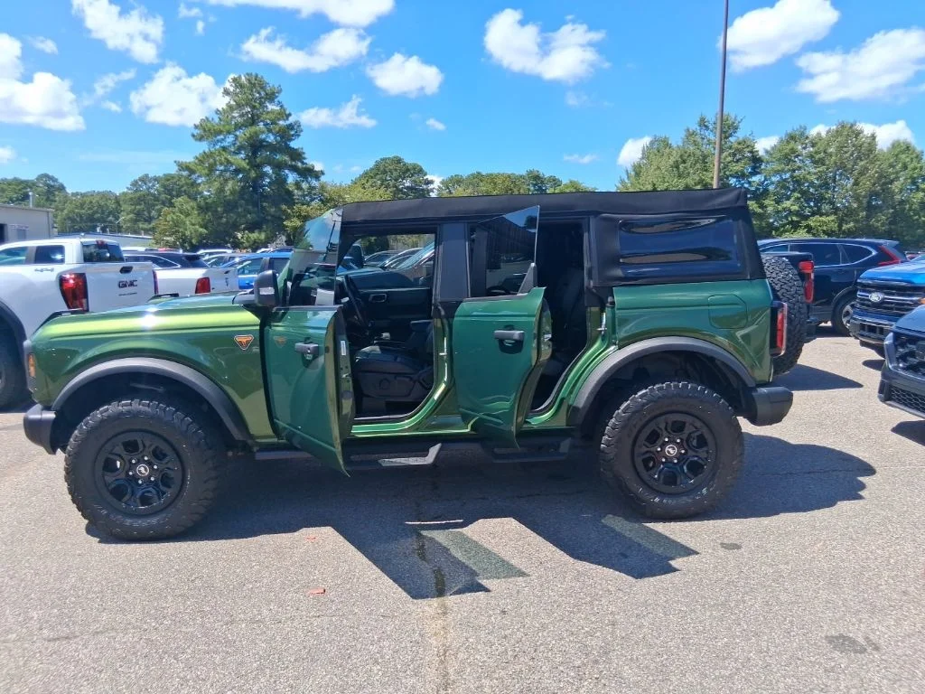Used 2023 Green Ford Badlands image 11
