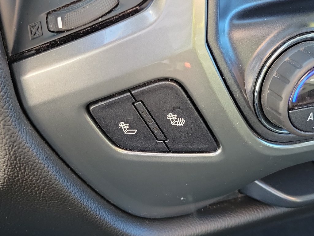 Used 2018 SUMMIT WHITE Chevrolet LT image 31