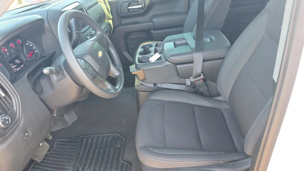 Used 2023 White Chevrolet Custom image 15